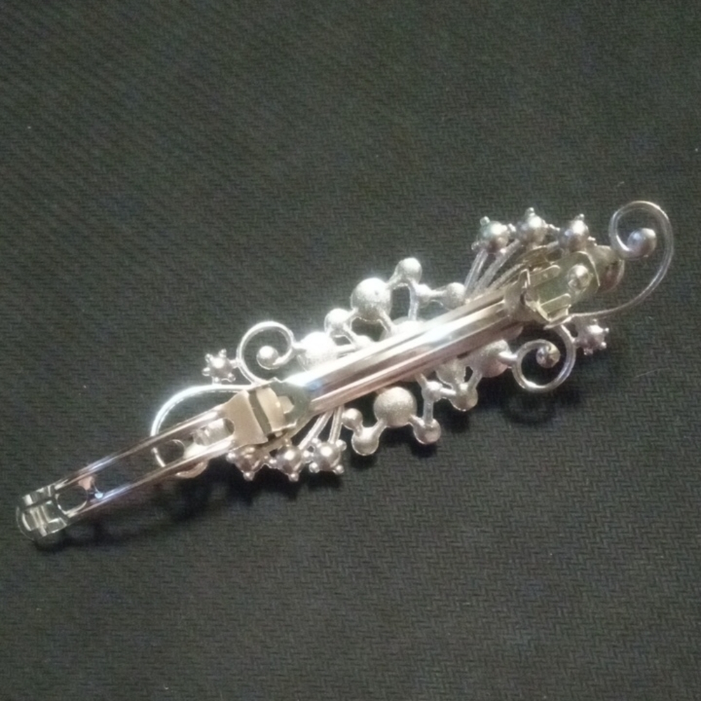Elegant Pearl and Crystal Hair Clip Set - Picture 4 of 9